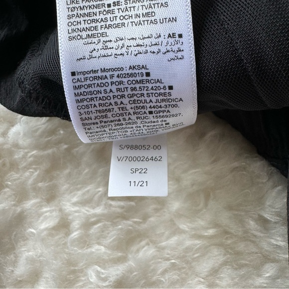 Athleta Trekkie Convertible Hike Pants Shorts Black Stretch Semi Fitted Size 16 - Picture 9 of 12